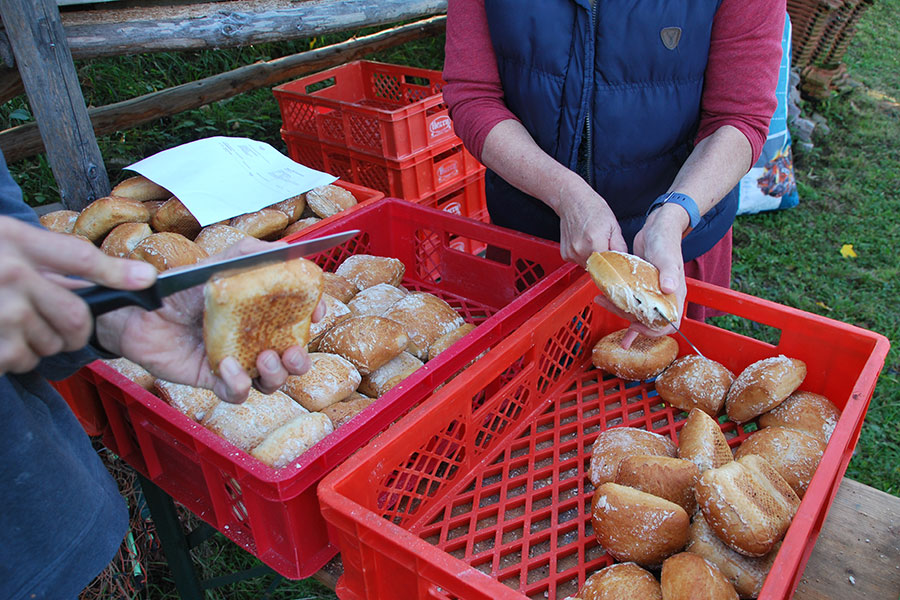 Brötchen für die Grillwurst